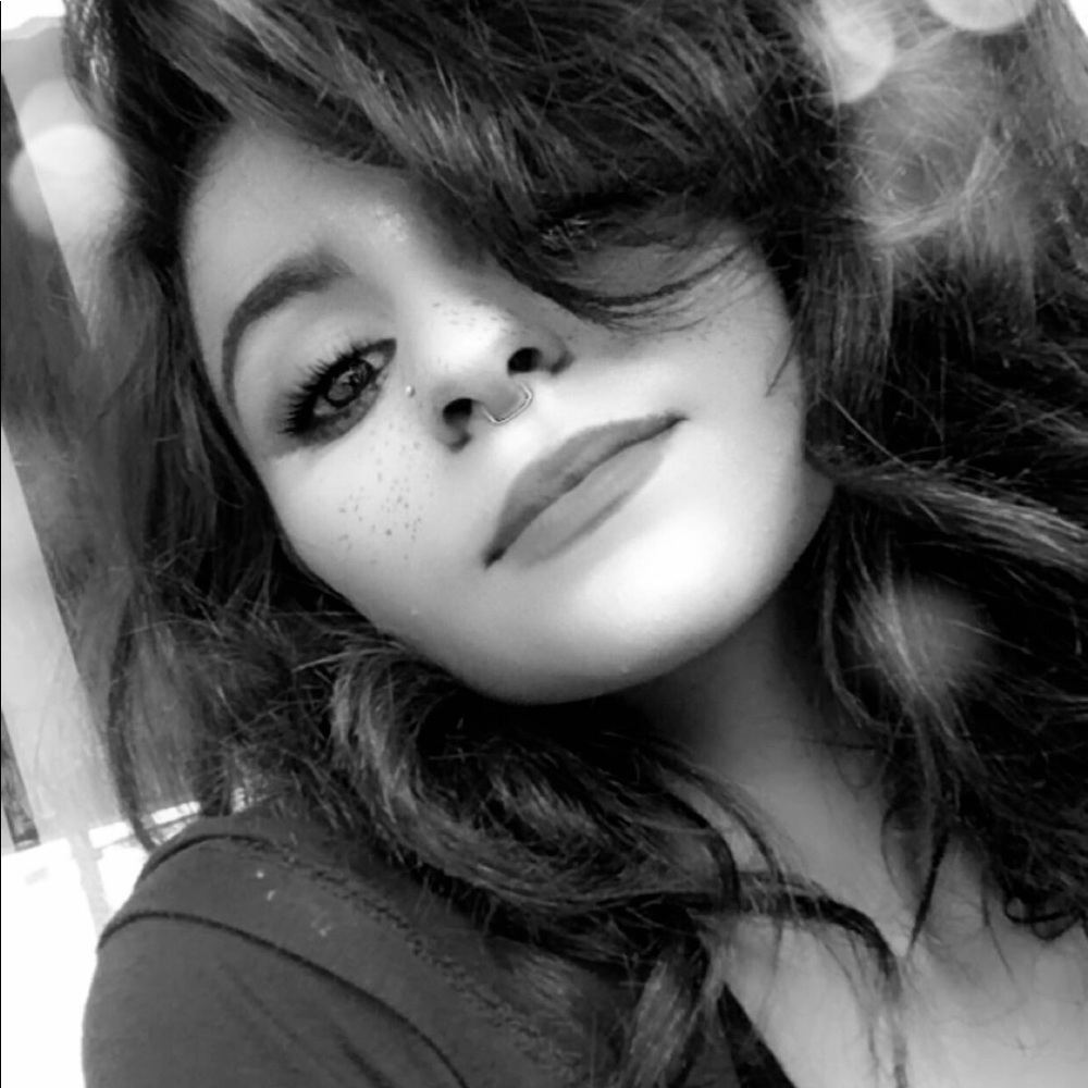 Meet your Posher, Huda